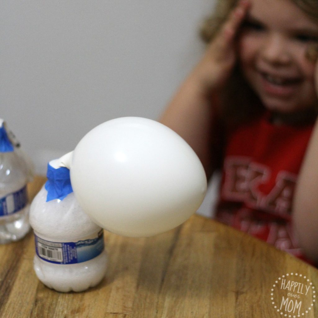 Magic love notes with a baking soda and vinegar experiment