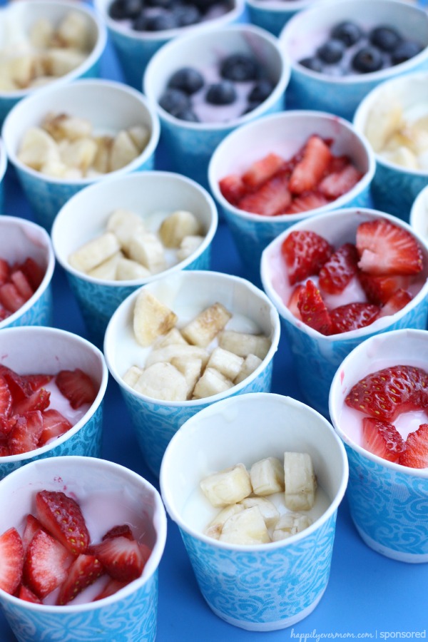 Super simple kid made dessert for the 4th of July. Could make so many different designs with this! @Yoplait Yogurt